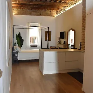 Fontana Luxury , Roma Italia
